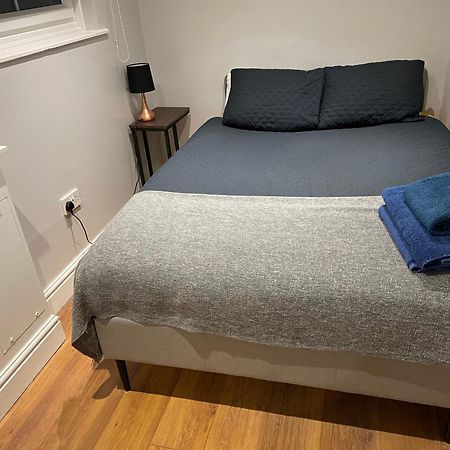 2 Bedroom Apartment Chiswick Park Tube Station London Ngoại thất bức ảnh