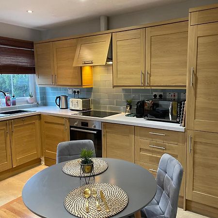 2 Bedroom Apartment Chiswick Park Tube Station London Ngoại thất bức ảnh