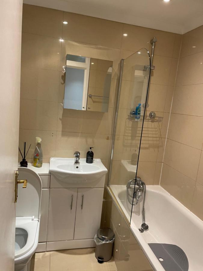 2 Bedroom Apartment Chiswick Park Tube Station London Ngoại thất bức ảnh