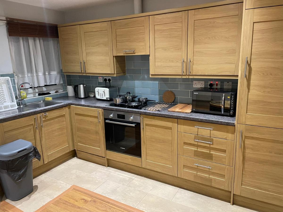 2 Bedroom Apartment Chiswick Park Tube Station London Ngoại thất bức ảnh