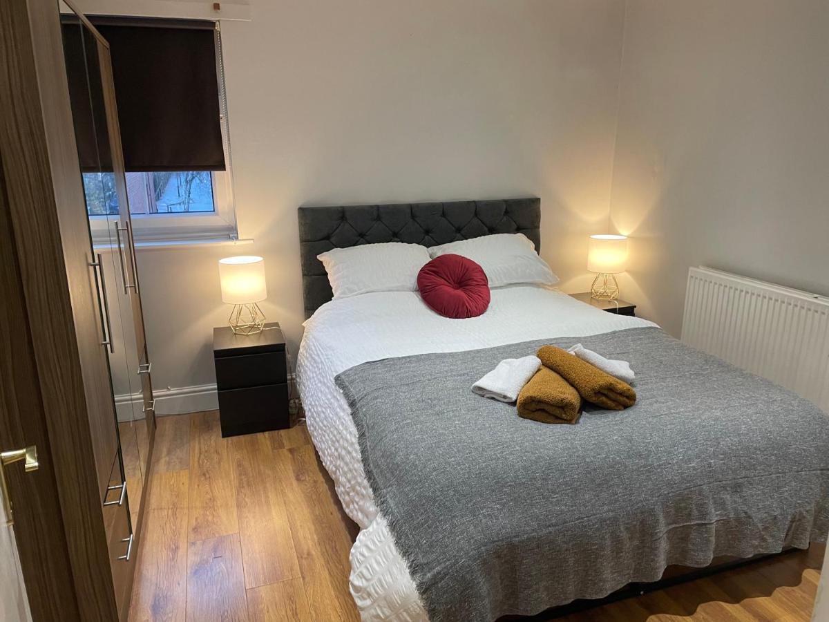 2 Bedroom Apartment Chiswick Park Tube Station London Ngoại thất bức ảnh