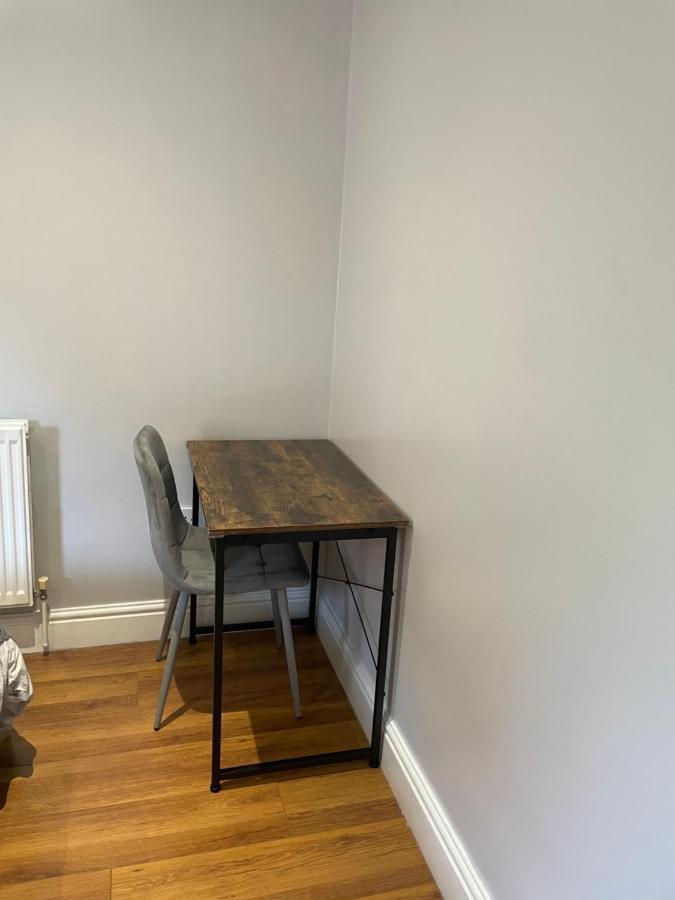 2 Bedroom Apartment Chiswick Park Tube Station London Ngoại thất bức ảnh