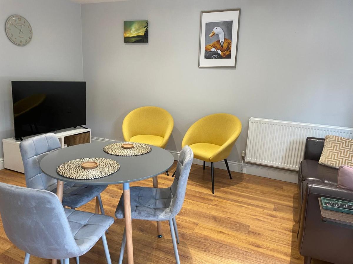 2 Bedroom Apartment Chiswick Park Tube Station London Ngoại thất bức ảnh