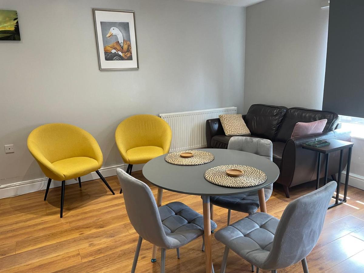 2 Bedroom Apartment Chiswick Park Tube Station London Ngoại thất bức ảnh