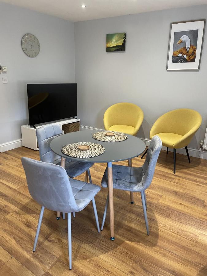 2 Bedroom Apartment Chiswick Park Tube Station London Ngoại thất bức ảnh