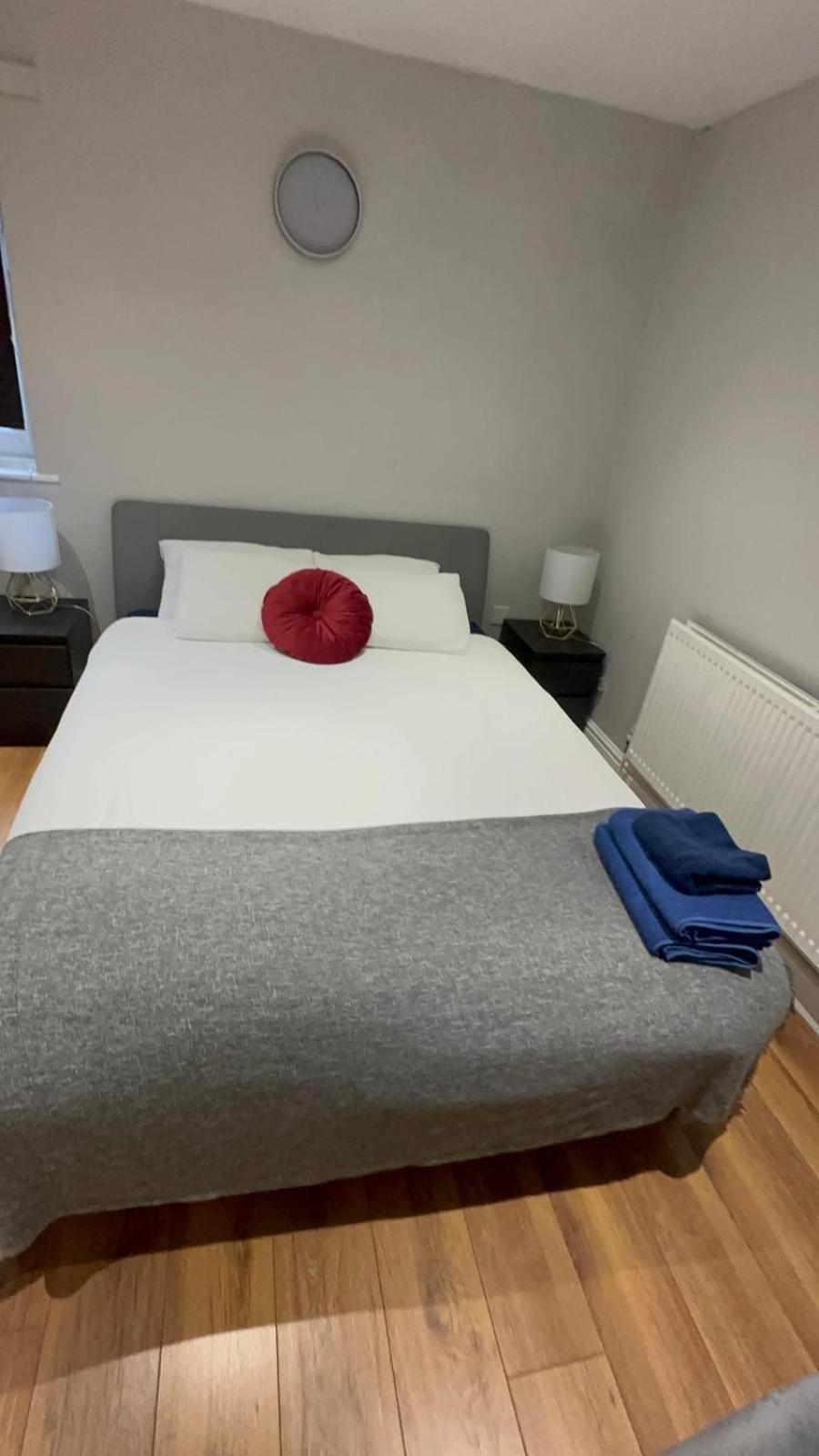 2 Bedroom Apartment Chiswick Park Tube Station London Ngoại thất bức ảnh