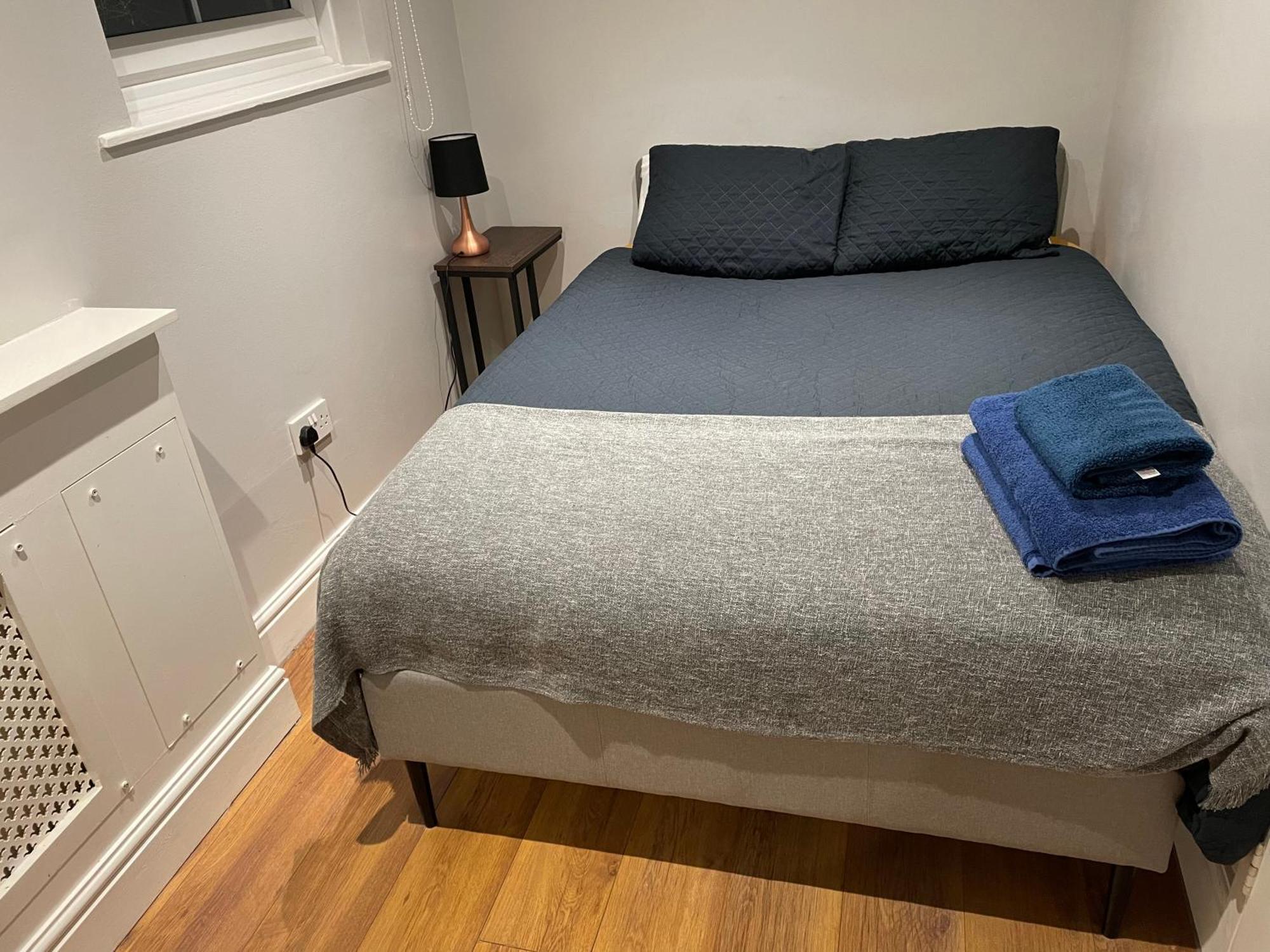 2 Bedroom Apartment Chiswick Park Tube Station London Ngoại thất bức ảnh