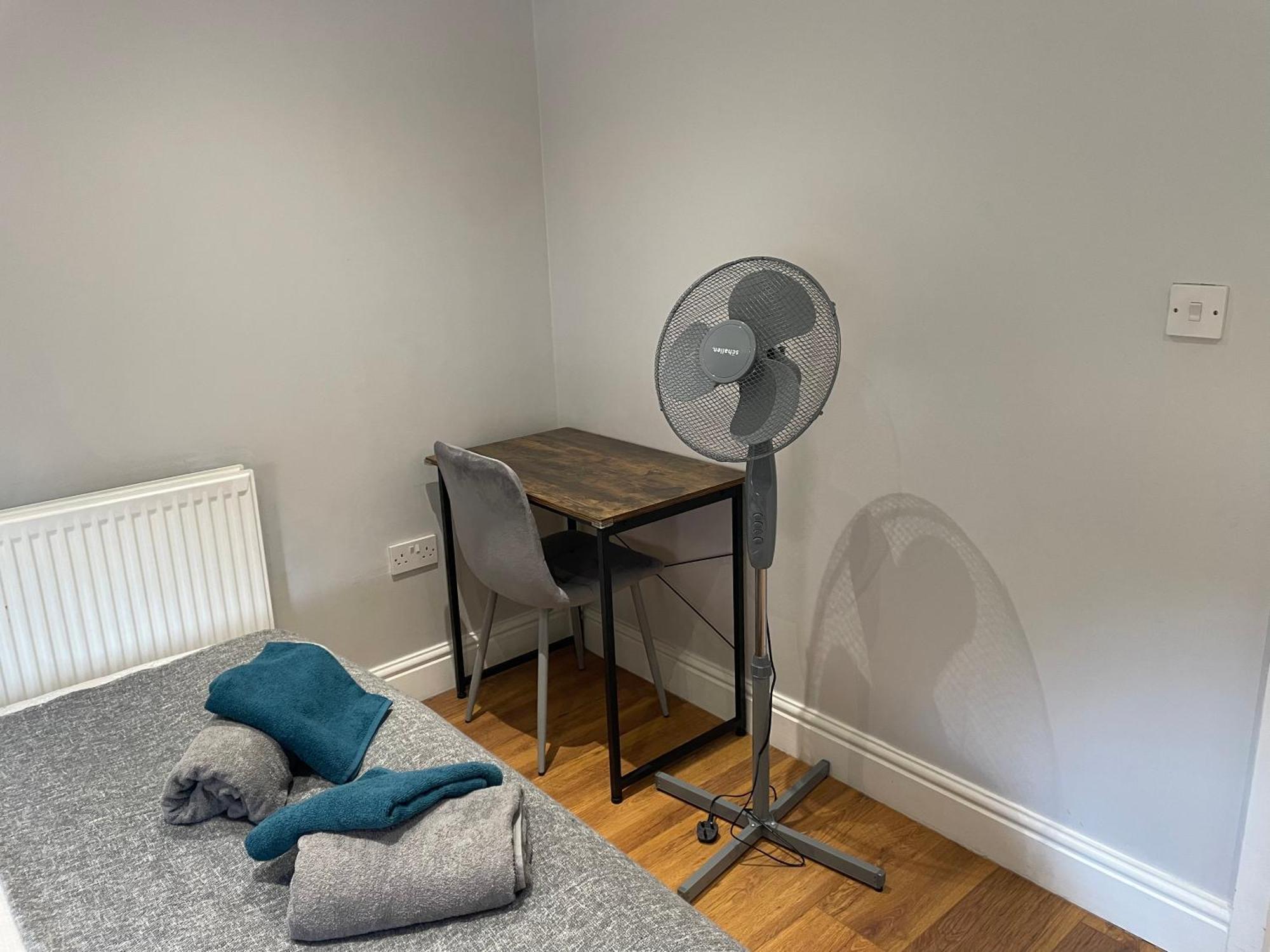 2 Bedroom Apartment Chiswick Park Tube Station London Ngoại thất bức ảnh